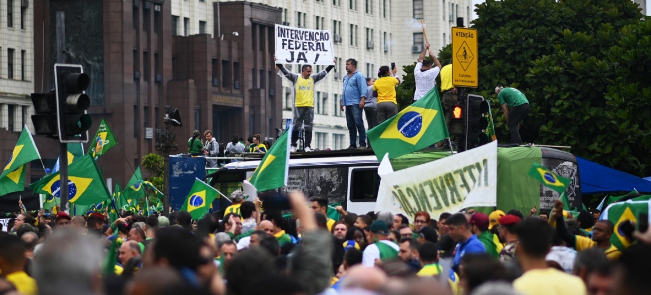 Bolsonaristas fueron a los cuarteles a pedir un golpe pero el Presidente pidió desbloquear las rutas